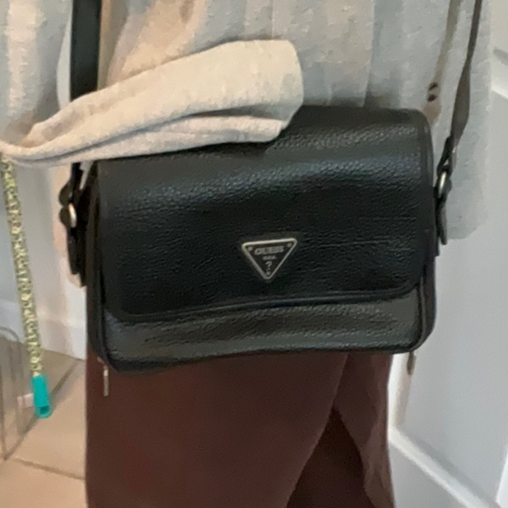 GUESS SATCHEL ALL LEATHER BAG